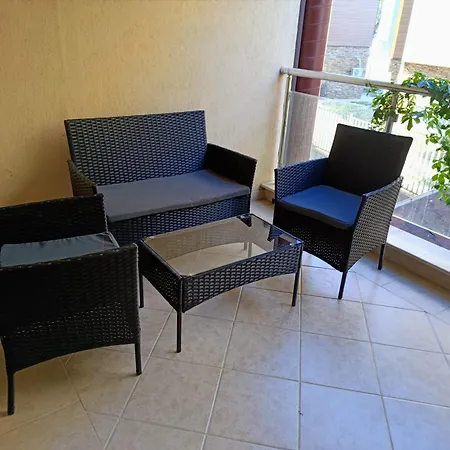 شقة Harmani 4 *